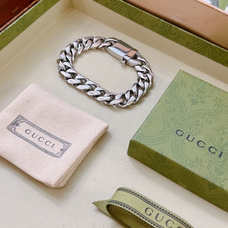 G*u*i bracelets